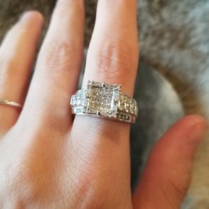 10K Square Design Squared Cut Gem Ring Size 8